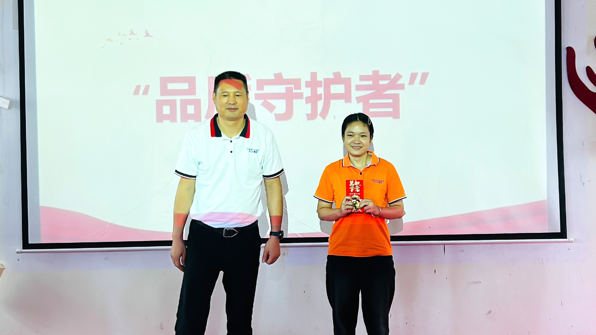 LETOU乐投集团关于制卡部吴芳与定制化部喻普火情处置惩罚的表扬转达