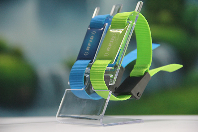 长毛的id硅胶腕带魔术手套，，，，，污渍一洗就掉