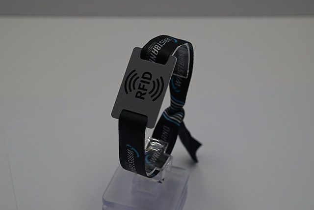 怎样设计、制作高等的VIP会员卡？？？？？？？