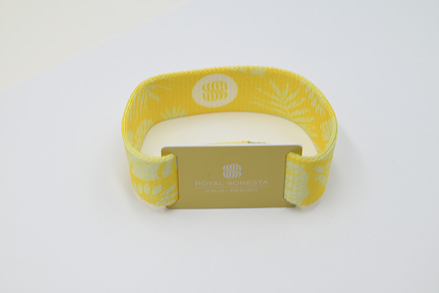 凸码的巨细可以是烫金或烫银，，，，注重凸码不可笔直排列