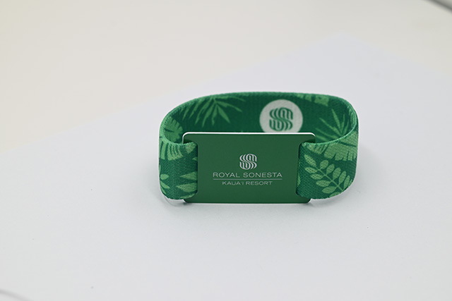 和接触式IC卡相比，，，，，非接触式卡有什么样的优点？？？？