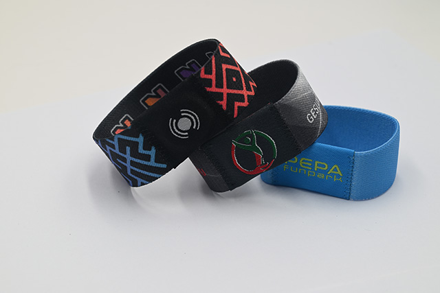 镭射卡的制作，，，，，镭射卡的优点