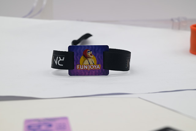 滴胶型的公交滴胶卡见过吗？？？？？？？