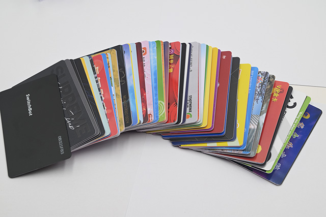 校园卡容易折断的缘故原由，，，，，新旧料PVC校园卡比照