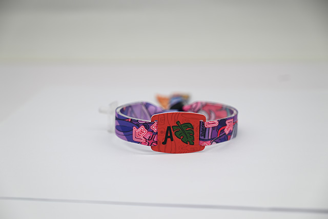 餐饮店会员储值卡怎么设计，，，，，，钥匙扣卡背面文字怎么写？？？？？？？